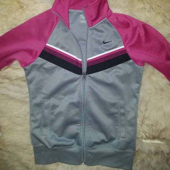 Nike sweater🖤 - Picture 3 of 6